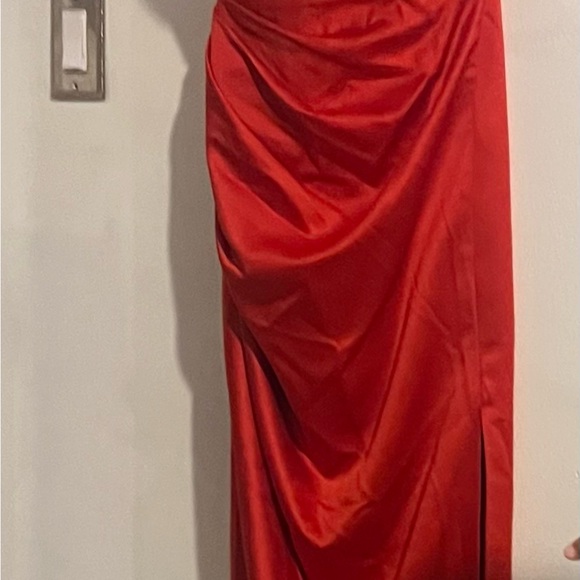 Red dress - Picture 6 of 9